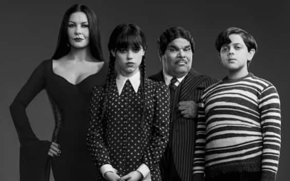 Wednesday, the official photo of the Addams family in the new Netflix TV series