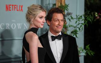 4 the_crown_5_london_premiere_cast_elizabeth_debicki_West_getty - 1