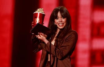 US actress Jenna Ortega accepts the Most Frightened Performance award for Scream onstage during the MTV Movie and TV Awards at the Barker Hangar in Santa Monica, California, June 5, 2022. (Photo by Michael TRAN / AFP) (Photo by MICHAEL TRAN/AFP via Getty Images)