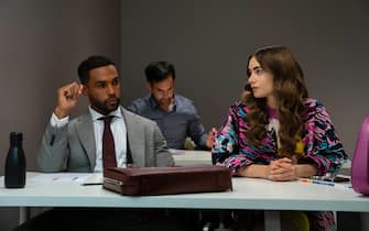Emily in Paris.  (L to R) Lucien Laviscount as Alfie, Lily Collins as Emily in episode 204 of Emily in Paris.  Cr.  Stephanie Branchu/Netflix © 2021