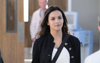 10 the_resident_6_cast_jessica_lucas_getty - 1