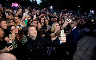 Fedez and Chiara Ferragni take selfies together with fans during the presentation of the television show "The Ferragnez" in Milan, May 17, 2023.ANSA/MOURAD BALTI TOUATI  