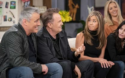 Addio a Matthew Perry. Sky lo ricorda con "Friends: The reunion"