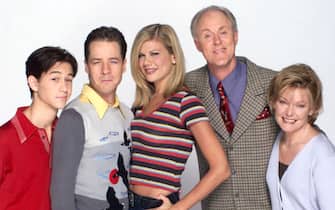 NO CREDIT. 25491-18. Los Angeles-CA-USA. April 2001. TV Show "3rd Rock From The Sun". Pictured: (l-r) Joseph Gordon-Levitt as Tommy Solomon, 
French Stewart as Harry Solomon, Kristen Johnston as Sally Solomon, John Lithgow as Dr. Dick Solomon, Jane Curtin as Dr. Mary Albright