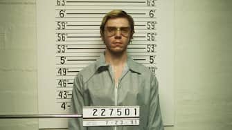 USA. Evan Peters in a scene from the (C)Netflix new series: Dahmer - Monster: The Jeffrey Dahmer Story (2022). 
Plot: Story of the Milwaukee Monster told from the perspective of the victims and police incompetence that allowed the Wisconsin native to go on a multiyear killing spree.
 Ref: LMK106-J8467-181022
Supplied by LMKMEDIA. Editorial Only.
Landmark Media is not the copyright owner of these Film or TV stills but provides a service only for recognised Media outlets. pictures@lmkmedia.com