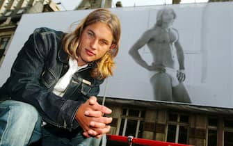 401718 03: Australian model Travis Fimmel, the first new male face of Calvin Klein underwear for two years, in front of his image on a billboard March 1, 2002 on Tottenham Court Road in central London. Travis grew up on a farm in Echuca, Australia before relocating to London and the US, where he was signed up by the LA Models agency. (Photo by Anthony Harvey/Getty Images)