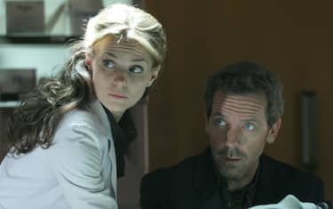 HOUSE: House (Hugh Laurie, R) and Cameron (Jennifer Morrison, L) treat a woman who repeatedly visits the hospital with a factitious illness in the HOUSE episode "Deception" airing Tuesday, Dec. 13 (9:00-10:00 PM ET/PT) on FOX. ª©2005 Fox Broadcasting Co.
Cr: Dean Headner/FOX.