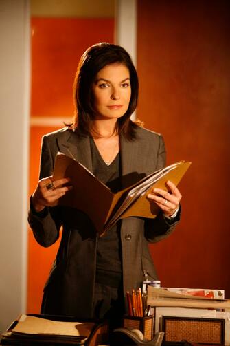 HOUSE:  Stacey (Sela Ward) decides to leave the hospital in the HOUSE episode "Need to Know" airing Tuesday, Feb. 7 (9:00-10:00 PM ET/PT) on FOX.  ©2005 Fox Broadcasting Co.  Cr:  Isabella Vosmikova/FOX