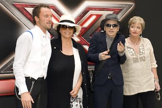91451168 MILAN, ITALY - SEPTEMBER 09: The Italian TV program "X Factor" airs on Italian TV on Septemberr 9, 2009 in Milan, Italy. (Photo by Morena Brengola/Getty Images)