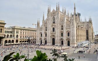A general view shows the cathedral of Milan at the Piazza Duomo on September 18, 2014 in Milan.    AFP PHOTO / GIUSEPPE CACACE        (Photo credit should read GIUSEPPE CACACE/AFP via Getty Images)