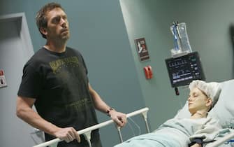 HOUSE:  House (Hugh Laurie, L) works fast to help a woman with insomnia (Jayma Mays, R) in the HOUSE episode "Sleeping Dogs Lie" airing Tuesday, April 18 (9:00-10:00 PM ET/PT) on FOX.  ©2006 Fox Broadcasting Co.  Cr:  Isabella Vosmikova/FOX