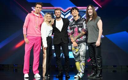 X Factor 2021, Ludovico Tersigni e i 4 giudici pronti a partire. FOTO