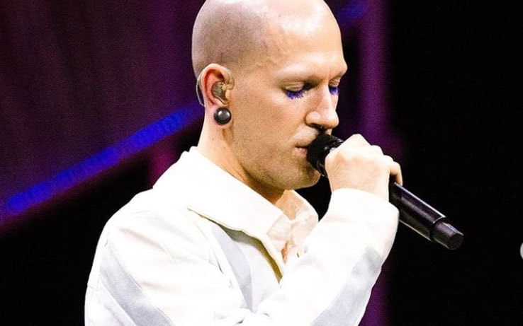 Erio Conquista I Giudici Di X Factor Con Can T Help Falling In Love Di Elvis Presley Video Sky Tg24