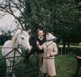 141707877 Queen Elizabeth II and Prince Philip visit a farm on the Balmoral estate in Scotland, during their Silver Wedding anniversary year, September 1972. (Photo by Fox Photos/Hulton Archive/Getty Images)