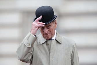 825555512 LONDON, ENGLAND - AUGUST 2: Prince Philip, Duke of Edinburgh raises his hat in his role as Captain General, Royal Marines, makes his final individual public engagement as he attends a parade to mark the finale of the 1664 Global Challenge, on the Buckingham Palace Forecourt on August 2, 2017 in London, England. (Photo by Yui Mok - WPA Pool/Getty Images)