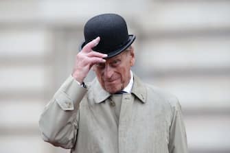 LONDON, ENGLAND - AUGUST 2:  Prince Philip, Duke of Edinburgh raises his hat in his role as Captain General, Royal Marines, makes his final individual public engagement as he attends a parade to mark the finale of the 1664 Global Challenge, on the Buckingham Palace Forecourt on August 2, 2017 in London, England. (Photo by Yui Mok - WPA Pool/Getty Images)