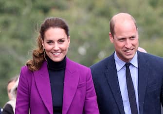 LONDONDERRY, NORTHERN IRELAND - SEPTEMBER 29: Catherine, Duchess of Cambridge and Prince William, Duke of Cambridge visit the Ulster University Magee Campus on September 29, 2021 in Londonderry, Northern Ireland. (Photo by Chris Jackson/Getty Images)