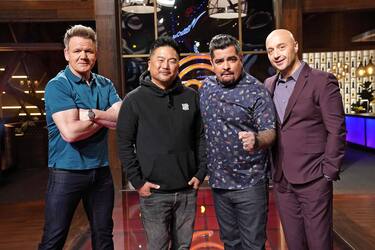 MASTERCHEF: L-R: Chef/Judge Gordon Ramsay and guest judge Roy Choi with judges Aarón Sánchez and Joe Bastianich in the “Roy Choi - Elevated Street Food” airing Wednesday, Aug 11 (8:00-9:00 PM ET/PT) on FOX. © 2021 FOX MEDIA LLC. CR: FOX.                              