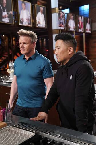 MASTERCHEF: L-R: Chef/host Gordon Ramsay with guest judge Roy Choi in the “Roy Choi - Elevated Street Food” airing Wednesday, Aug 11 (8:00-9:00 PM ET/PT) on FOX. © 2021 FOX MEDIA LLC. CR: FOX.                              