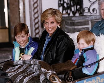 B445NM Princess Diana Dads away as Wills and Harry have fun in Austria with mum Circa 1995