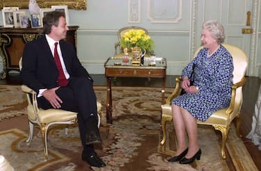 LONDON, UNITED KINGDOM - MAY 20:  Tv Viewers Will This Week Get This Rare Glimpse Of Queen Elizabeth II Giving An Audience At Buckingham Palace To Prime Minister Tony Blair In June 2001. The Image Will Be Featured  In The Final Part Of  The Bbc Documentary  "queen And Country".  (Photo by Tim Graham Picture Library/Getty Images)