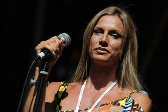 MILAN, ITALY - JUNE 21: Singer Annalisa Minetti performs at the charity concert "Amiche Per L'Abruzzo" on June 21, 2009 in Milan, Italy.  (Photo by Morena Brengola/Redferns)