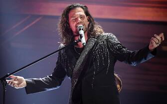 ITALY SANREMO SONG FESTIVAL epa08204236 Italian singer Enrico Nigiotti performs on stage at the Ariston theatre during the 70th Sanremo Italian Song Festival, in Sanremo, Italy, 08 February 2020. The festival runs from 04 to 08 February. EPA/ETTORE FERRARI