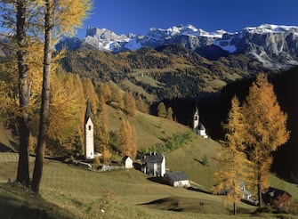 2371152 A view of Sesto in the Dolomite mountains, Italy, circa 1980. (Photo by Marka/Getty Images)