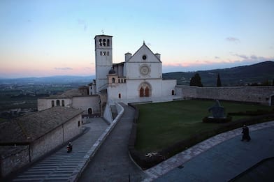 Assisi, scoperta presunta estorsione sessuale a un religioso