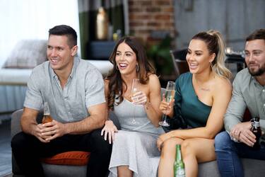 PHOTOGRAPH BY NIGEL WRIGHT.
WRIGHTPHOTO1@MAC.COM
MARRIED AT FIRST SIGHT. S7
THIS PICTURE SHOWS: DINNER PARTY #4
.