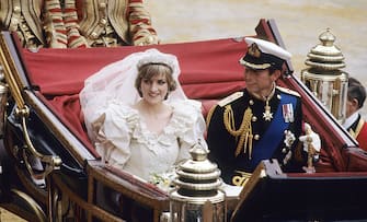 76214539 LONDON - JULY 29: Diana, Princess of Wales and Prince Charles ride in a carriage after their wedding at St. Paul's Cathedral July 29, 1981 in London, England. (Photo by Anwar Hussein/WireImage)