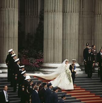 73399891 The Prince and Princess of Wales leave St Paul's Cathedral after their wedding, 29th July 1981. (Photo by Jayne Fincher/Princess Diana Archive/Getty Images)