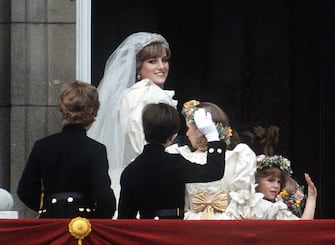 73399814 The Princess of Wales poses on the balcony of Buckingham Palace with a group of bridesmaids and pageboys, on the day of her wedding to the Prince of Wales, 29th July 1981. (Photo by Terry Fincher/Princess Diana Archive/Getty Images)