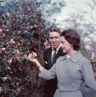 3226740 27th February 1960: Princess Margaret (1930 - 2002) and Antony Armstrong-Jones in the grounds of Royal Lodge on the day they announced their engagement. (Photo by Hulton Archive/Getty Images)