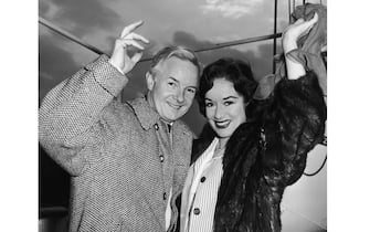3158094 British stage actor and radio presenter Hubert Gregg at London Dock with his wife, actress Patricia Kirkwood, 19th March 1962. They are leaving to start their new life in the Algarve, Portugal. (Photo by Keystone/Hulton Archive/Getty Images)