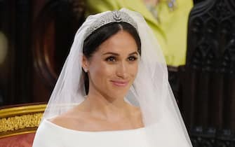 960056444 WINDSOR, UNITED KINGDOM - MAY 19: Meghan Markle stands at the altar during her wedding in St George's Chapel at Windsor Castle on May 19, 2018 in Windsor, England. (Photo by Jonathan Brady - WPA Pool/Getty Images)