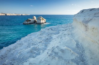 Torre dell'Orso beach and Le Due Sorelle rocks, Malendugno, Salento, Apulia, Italy, Europe.  (Photo by: Daniele Orsi / REDA & CO / Universal Images Group via Getty Images)
