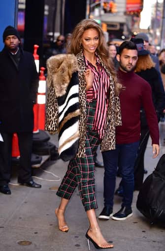 1066360456 NEW YORK, NY - NOVEMBER 29: Tyra Banks leaves ABC's "Good Morning America" in Times Square on November 29, 2018 in New York City. (Photo by James Devaney/GC Images)