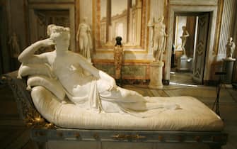 77364750 Picture of Pauline Bonaparte Borghese as "Venus Victorious," of Italian sculptor and painter, Antonio Canova, at the Galleria Borghese in Rome ,17 October 2007, during a press preview of the exhibition "Canova". AFP PHOTO / CHRISTOPHE SIMON (Photo credit should read CHRISTOPHE SIMON/AFP via Getty Images)