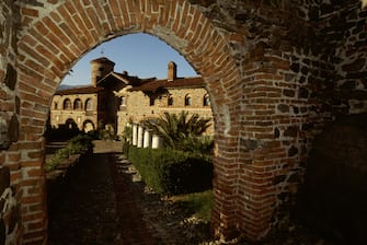 607222505 ITALY - CIRCA 2016: View of Pavone Canavese Castle, 11th century, restored by Alfredo d'Andrade (1839-1915), Piedmont, Italy. (Photo by DeAgostini/Getty Images)