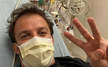 L ex fantasista della Juve finisce in ospedale a Los Angeles per una colica renale dovuta a un calcolo.  Che male!  ha postato sui social. Tanti messaggi di auguri. +++ INSTAGRAM/DEL PIERO +++