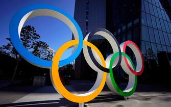 epa08434884 (FILE) - The Olympic Rings monument in front of the Japan Olympic Committee headquarters in Tokyo, Japan, 24 March 2020 (reissued 21 May 2020). International Olympic Committee President Thomas Bach said on 20 May that the postponed Tokyo 2020 Games shall be cancelled if they cannot be held in 2021 due to the coronavirus pandemic.  EPA/FRANCK ROBICHON