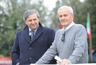 Il presidente del Gubbio, Marco Fioriti (S), con il direttore tecnico Gigi Simoni, in una immagine del 26 aprile 2011.
ANSA/PIETRO CROCCHIONI