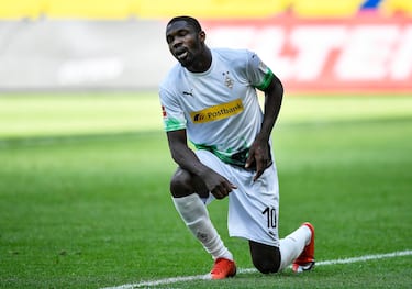 epa08456447 Moenchengladbach's Marcus Thuram reacts after scoring the 2-0 lead during the German Bundesliga soccer match between Borussia Moenchengladbach and Union Berlin in Moenchengladbach, Germany, 31 May 2020.  EPA/MARTIN MEISSNER / POOL CONDITIONS - ATTENTION: The DFL regulations prohibit any use of photographs as image sequences and/or quasi-video.