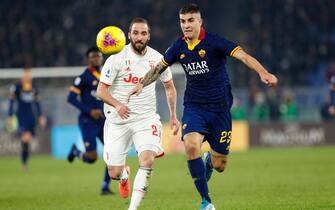 RomaÕs Gianluca Mancini (R) in action against Juventus' Gonzalo Higuain (L) during the Serie A soccer match between AS Roma and Juventus FC at the Olimpico stadium in Rome, Italy, 12 January 2020. ANSA/RICCARDO ANTIMIANI