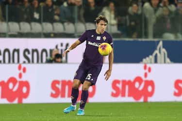FLORENCE, ITALY - DECEMBER 15: Federico Chiesa of ACF Fiorentina controls the ball during the Serie A match between ACF Fiorentina and FC Internazionale at Stadio Artemio Franchi on December 15, 2019 in Florence, Italy.  (Photo by Gabriele Maltinti/Getty Images)