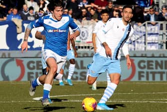 BRESCIA, ITALY - JANUARY 5 : Sandro Tonali of Brescia Calcio competes for the ball with Luis Filipe Ramos of SS Lazio ,during the Serie A match between Brescia Calcio FC and SS Lazio at Stadio Mario Rigamonti on January 5, 2020 in Brescia, Italy. (Photo by MB Media/Getty Images)