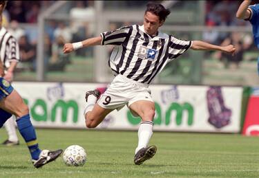 30 Apr 2000: Filippo Inzaghi of Juventus in action against Verona during the Italian Serie A match at the Stadio Bentegodi in Verona, Italy. \ Mandatory Credit: Claudio Villa /Allsport