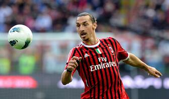 142551330 MILAN, ITALY - APRIL 07: Zlatan Ibrahimovic of AC Milan in action during the Serie A match between AC Milan and ACF Fiorentina at Stadio Giuseppe Meazza on April 7, 2012 in Milan, Italy. (Photo by Claudio Villa/Getty Images)