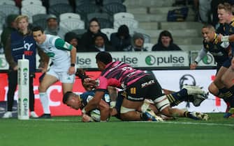 DUNEDIN, NEW ZEALAND - JUNE 13: Marino Mikaele Tu'u of the Highlanders scores a try during the round 1 Super Rugby Aotearoa match between the Highlanders and Chiefs at Forsyth Barr Stadium on June 13, 2020 in Dunedin, New Zealand. (Photo by Teaukura Moetaua/Getty Images)